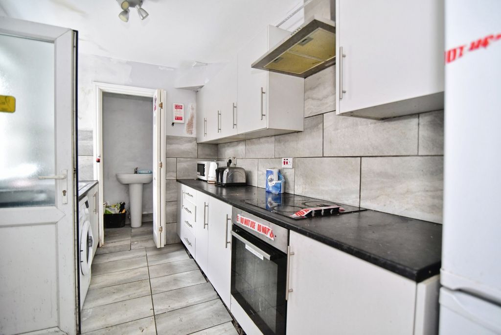 Property photo 3 of 13 Kitchen