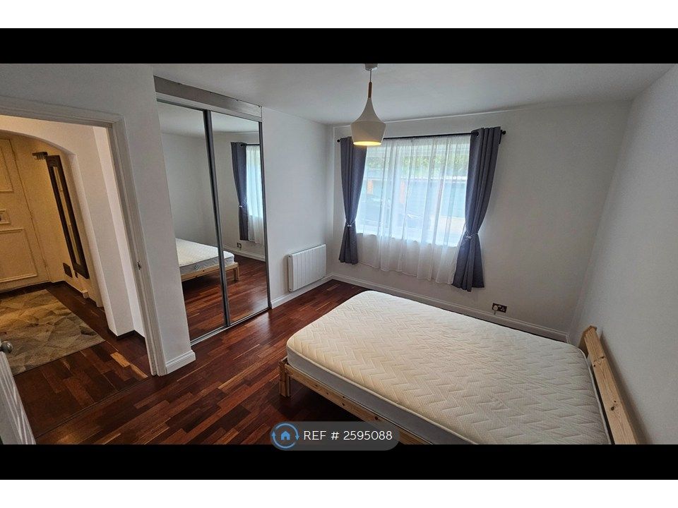 Property photo 3 of 5 Bedroom 1