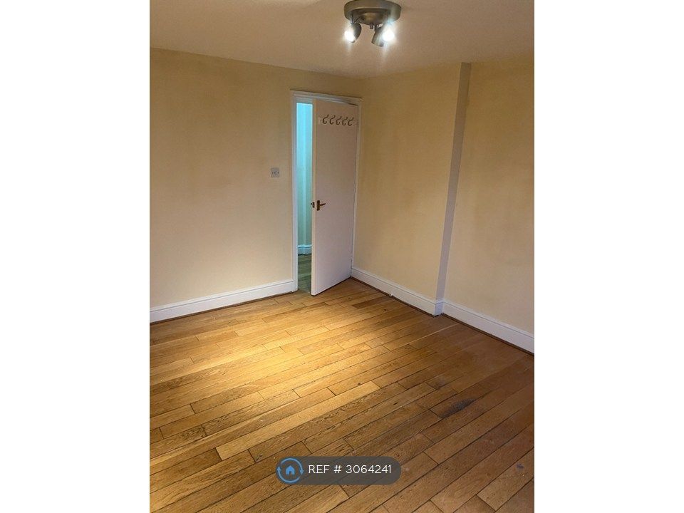 Property photo 3 of 7 Large Living Room