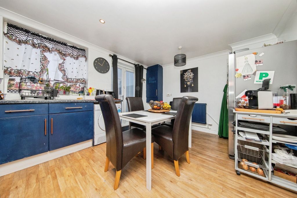 Property photo 2 of 17 Photo