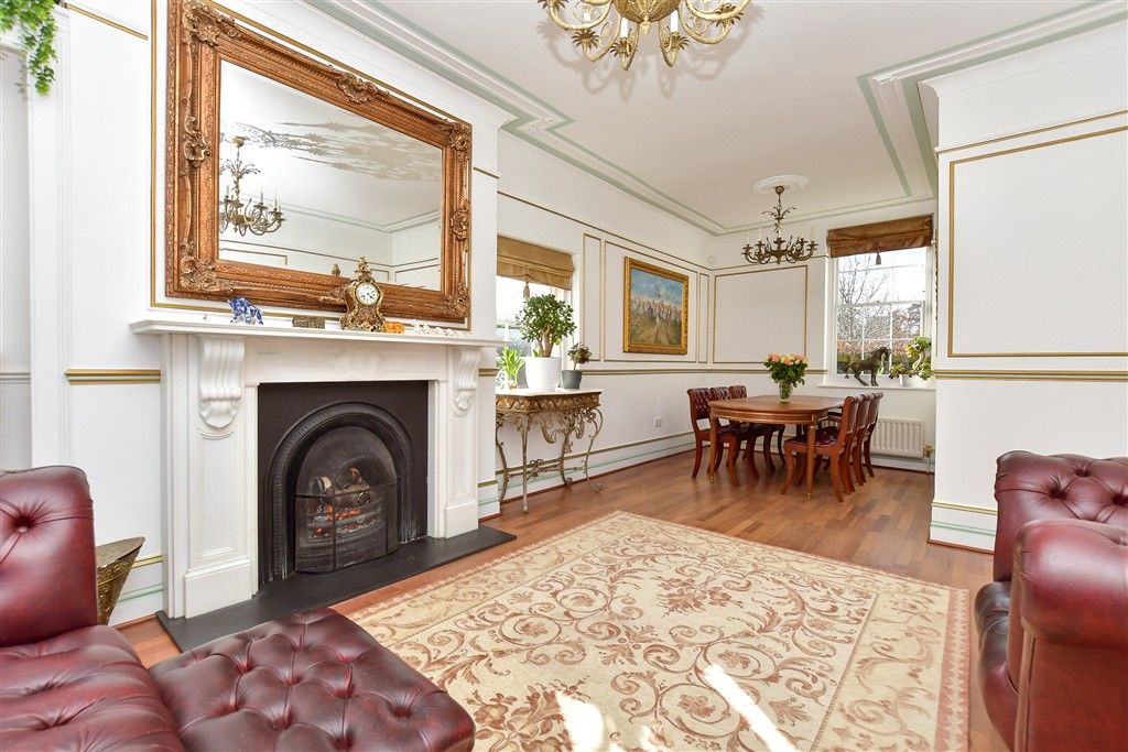 Property photo 3 of 17 Lounge/Diner