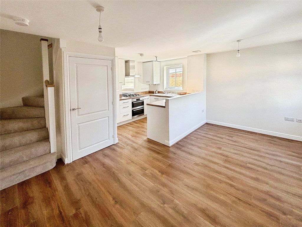 Property photo 3 of 9 Living/Kitchen