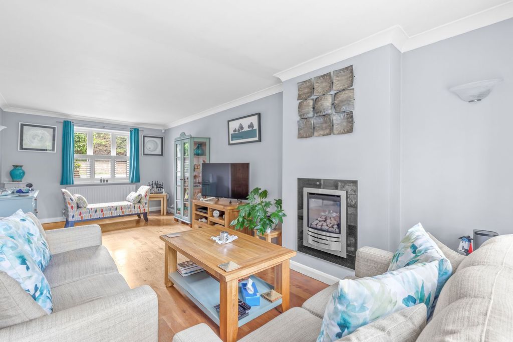 Property photo 3 of 15 Sitting Room