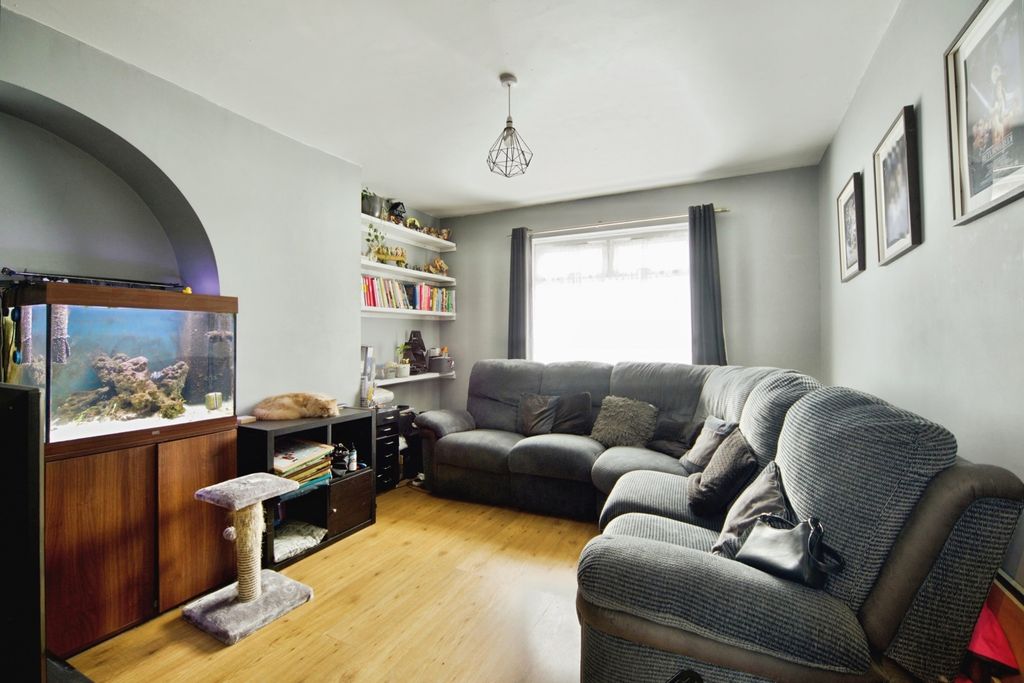 Property photo 2 of 15 Pbox-Img.Jpg