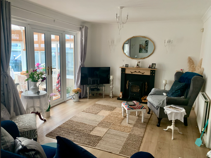 Property photo 2 of 22 Living Room