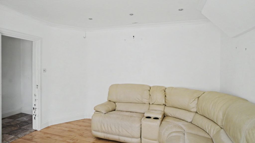 Property photo 3 of 13 36 Wordsworth Avenue, Greenford, Ub6 9Ab