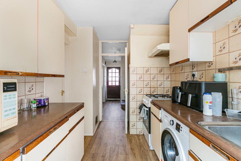 Property photo 3 of 18 Kitchen