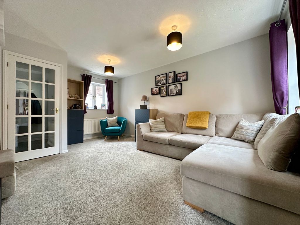 Property photo 3 of 15 Lounge