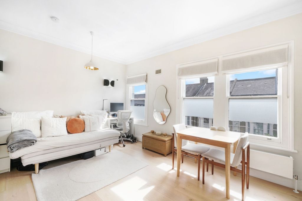 Property photo 1 of 10 Living Room