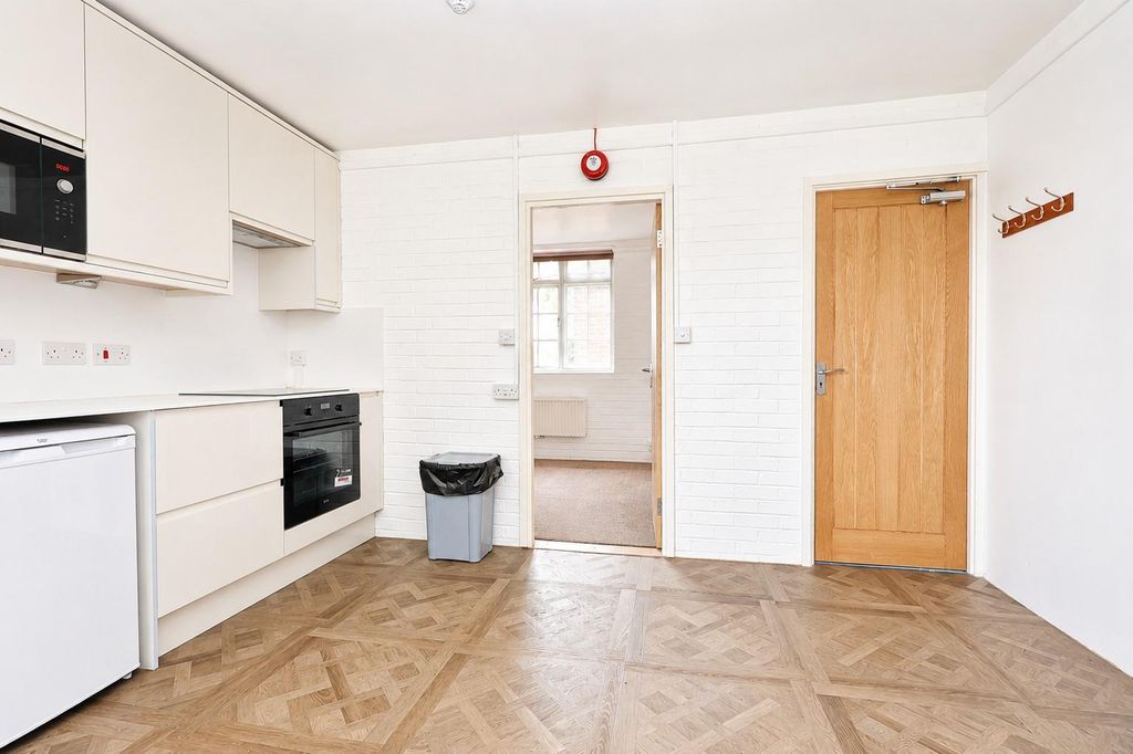 Property photo 3 of 7 Kit3.Jpg
