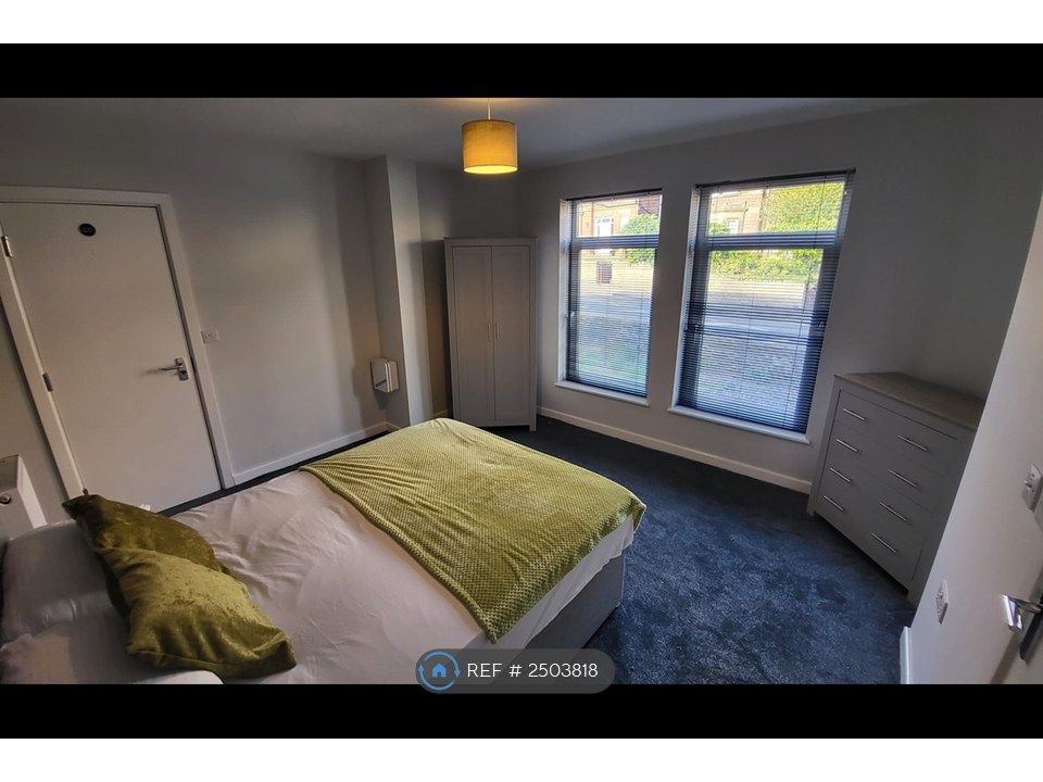 Property photo 3 of 15 Room 1 - Available
