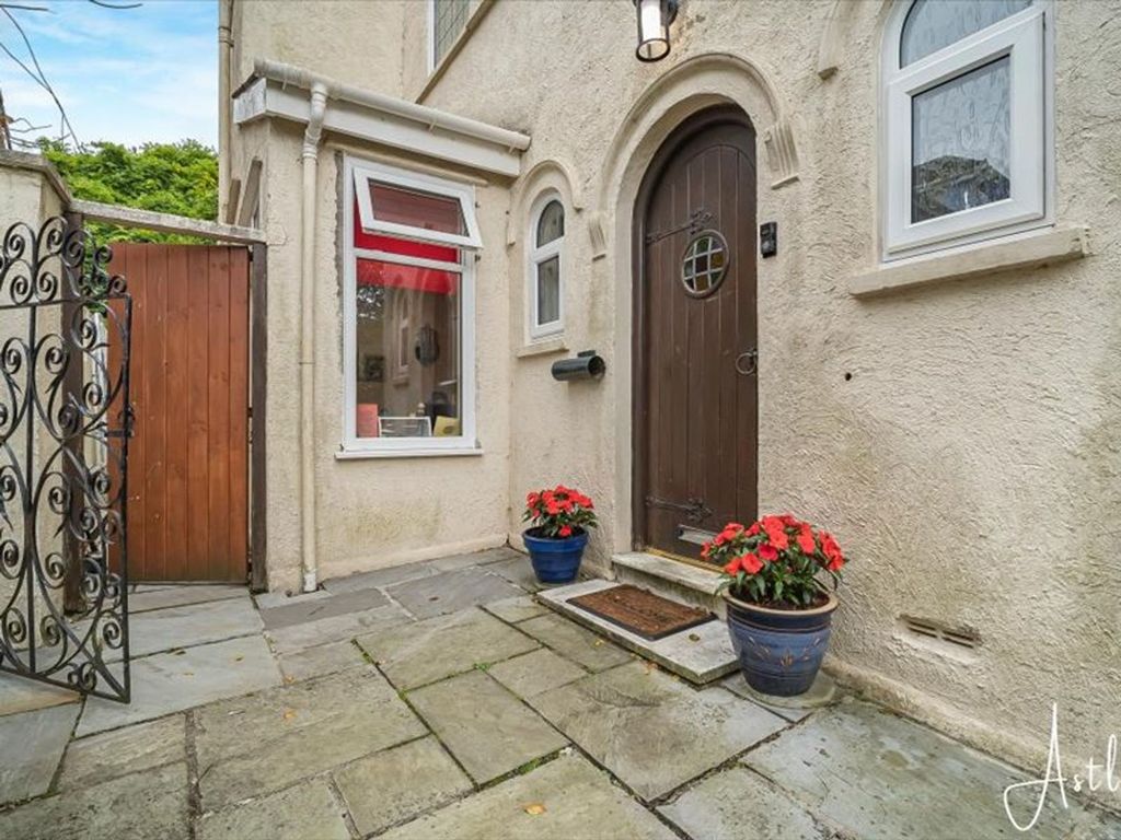 Property photo 2 of 34
