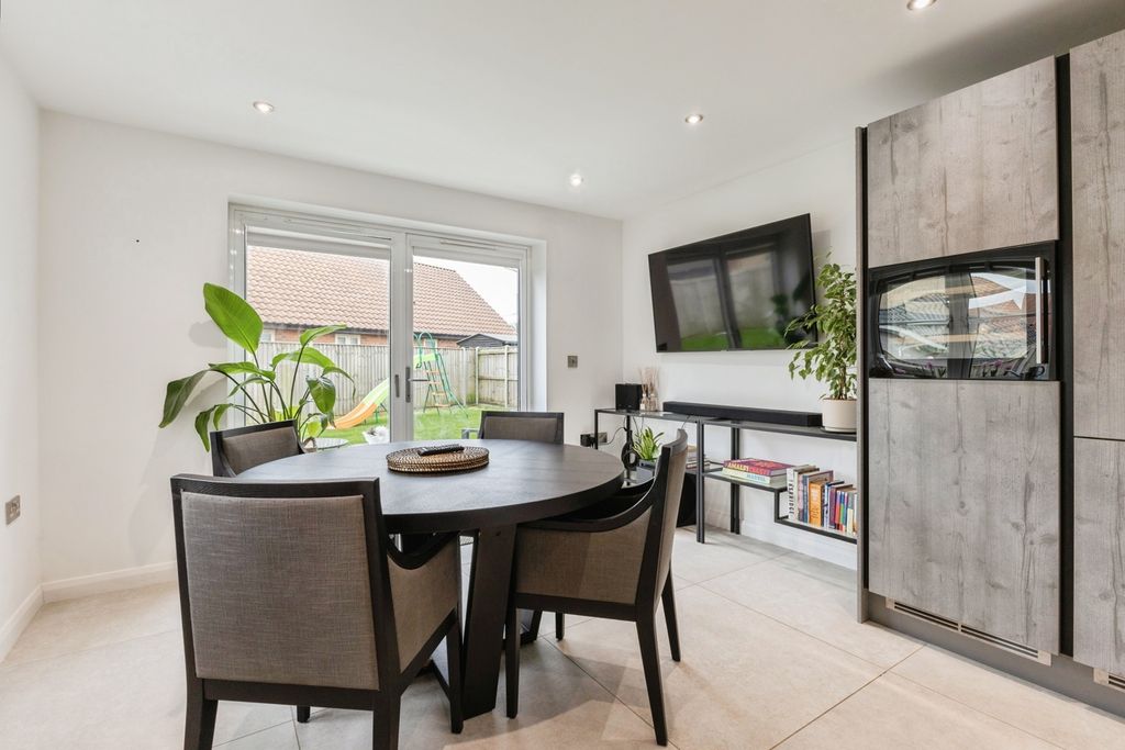 Property photo 3 of 19 Pbox-Img.Jpg