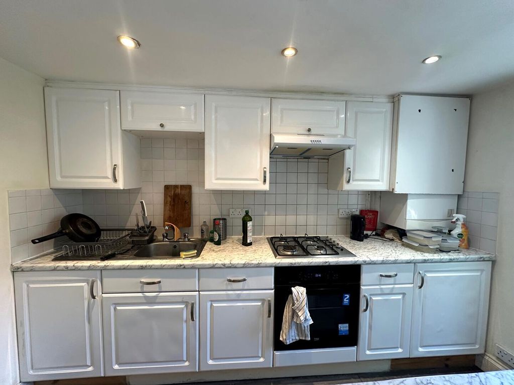 Property photo 3 of 7 Kitchen