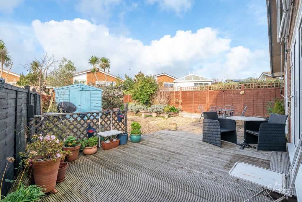 Property photo 2 of 26 Garden