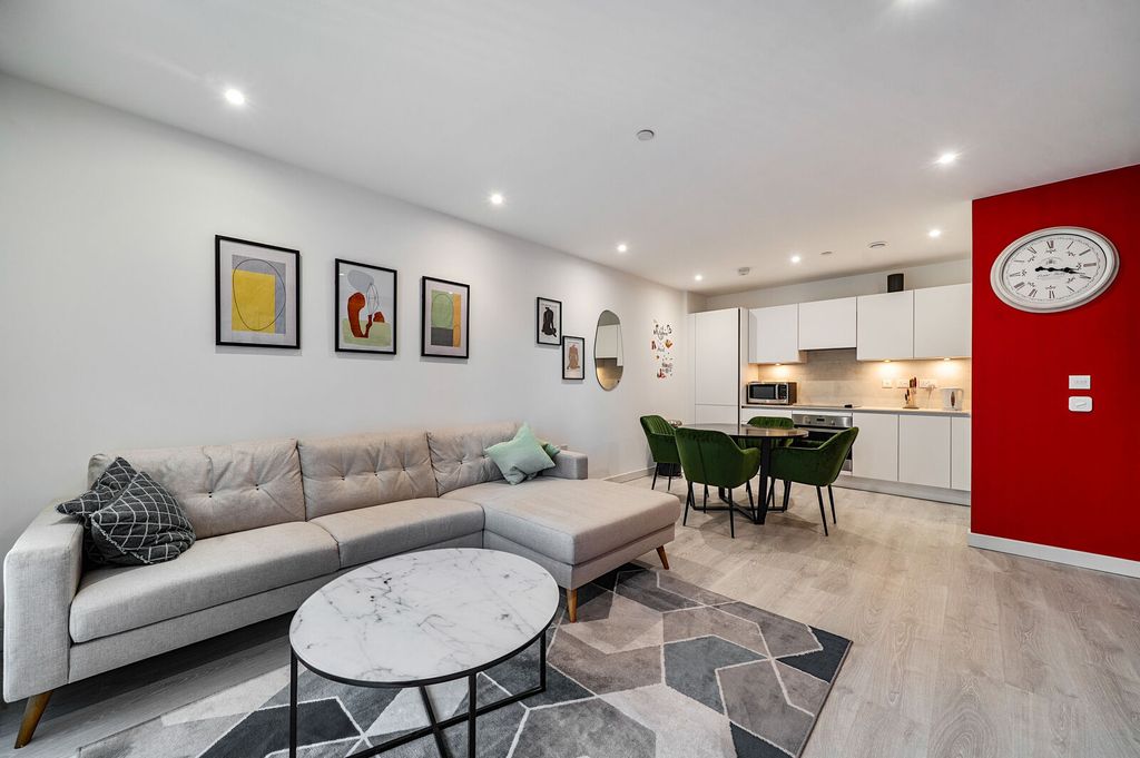 Property photo 1 of 17