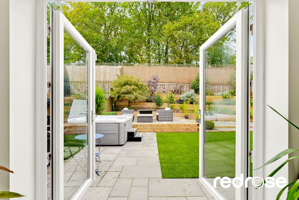 Property photo 3 of 30 Web_62 Duxbury Mnr Wy-13-2500Px