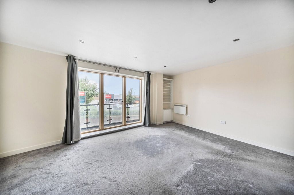 Property photo 1 of 12 1318598-6-6865072...