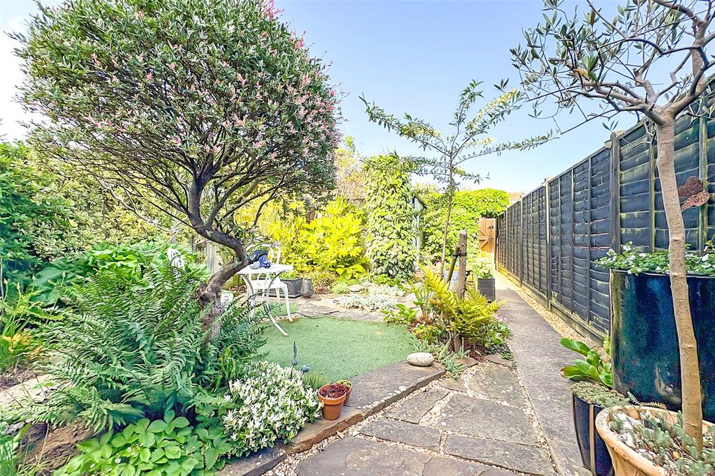 Property photo 2 of 24 Picture No. 03