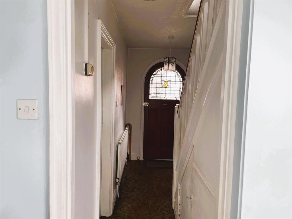 Property photo 2 of 12 Entrance Hallway