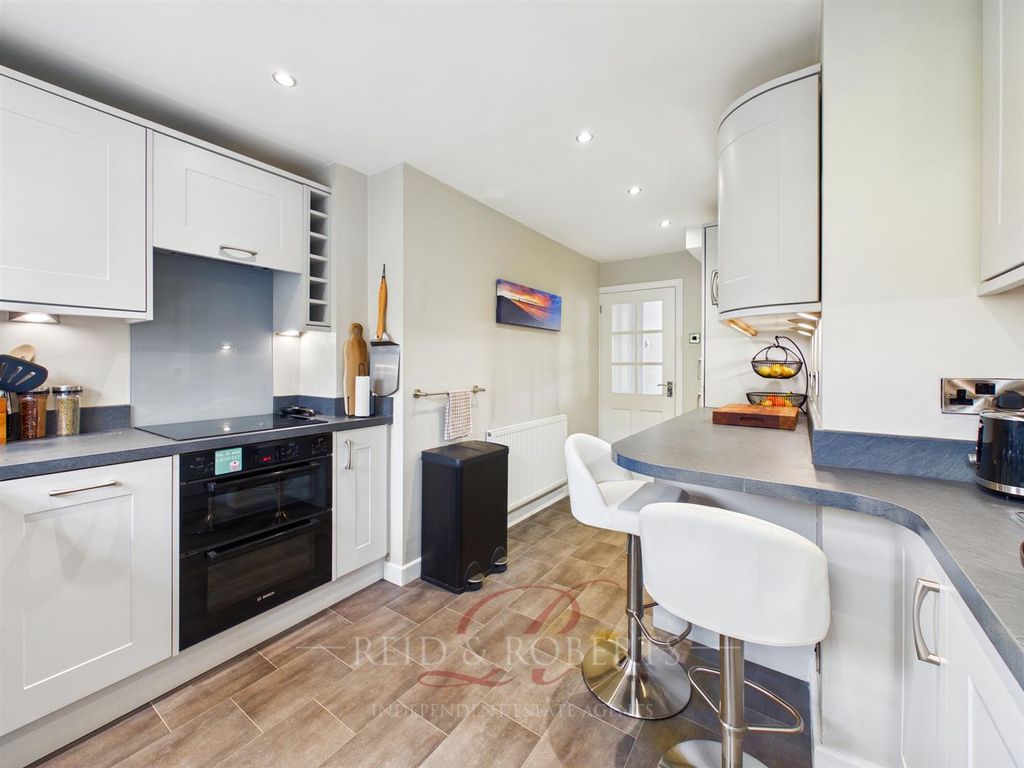 Property photo 3 of 21 Cam04884G0-Pr0122-Still008.Jpg