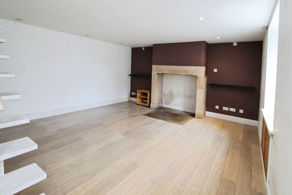 Property photo 3 of 25