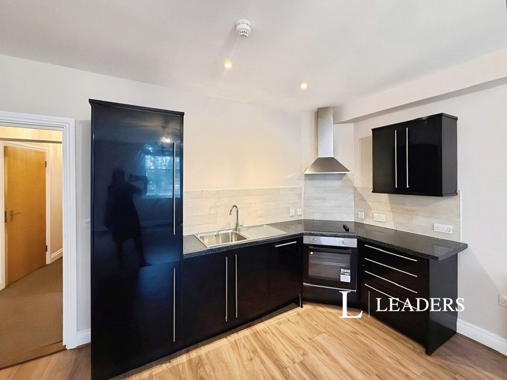 Property photo 1 of 9 Kitchen