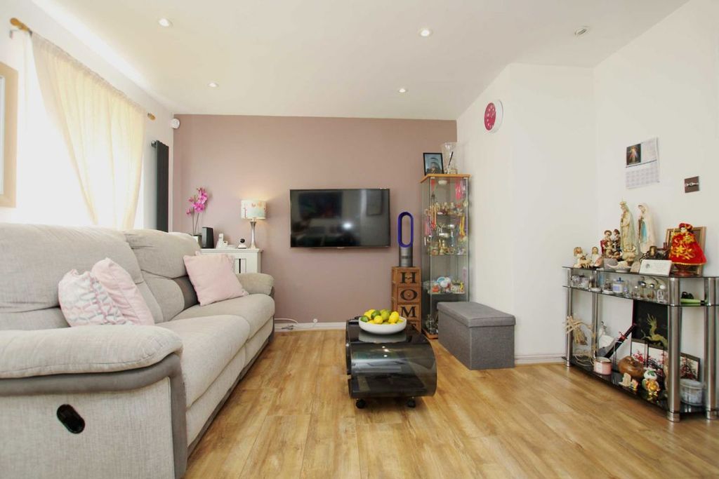 Property photo 2 of 6
