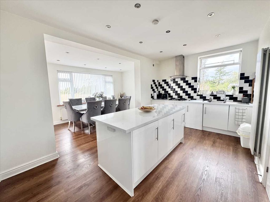 Property photo 3 of 31 Kitchen Dining