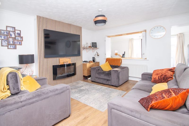 Property photo 2 of 11 Lounge