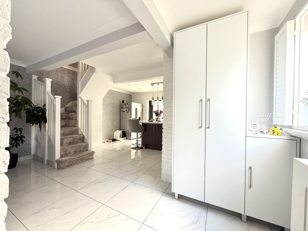 Property photo 2 of 33