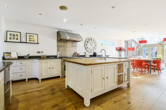 Property photo 1 of 11 Kitchen