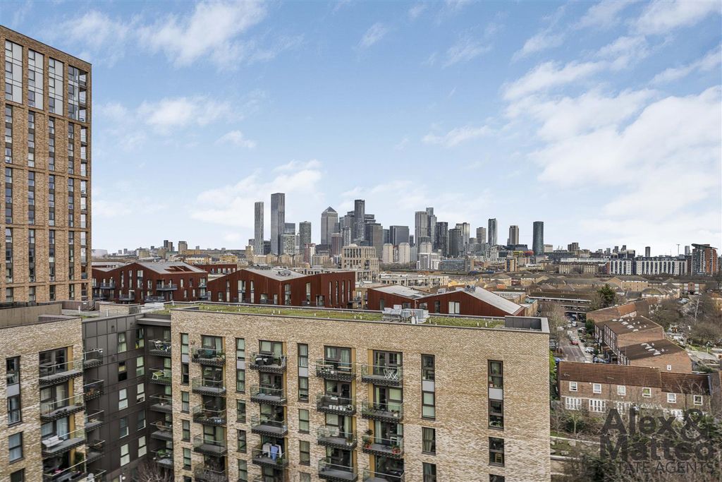 Property photo 2 of 12 Malmo Tower