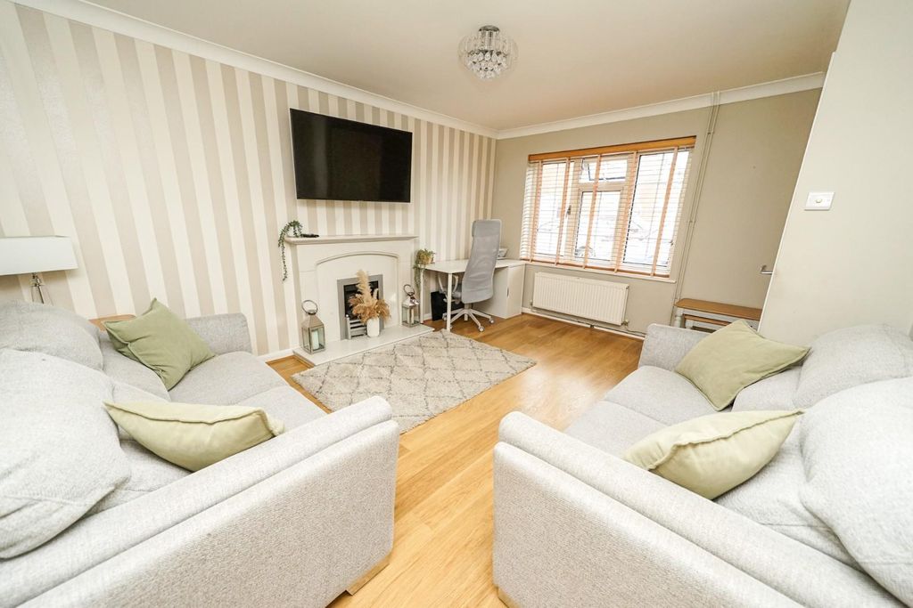 Property photo 2 of 24