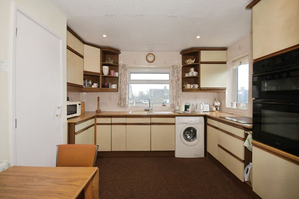 Property photo 2 of 17 Photo