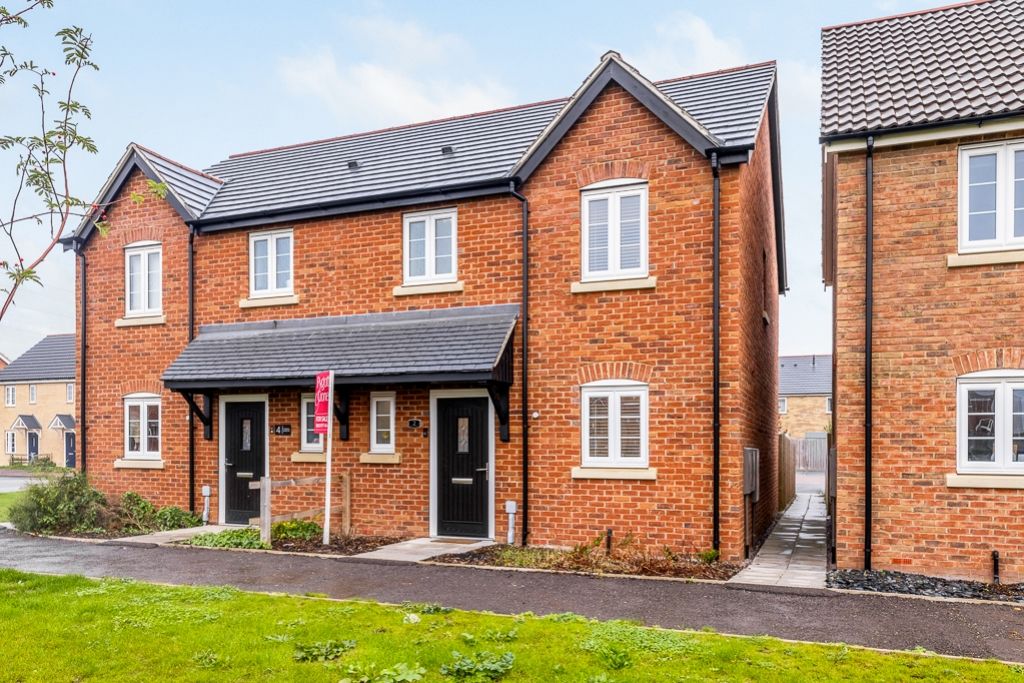 Property photo 1 of 24 2 Lapwing Gardens (Wyberton)-8