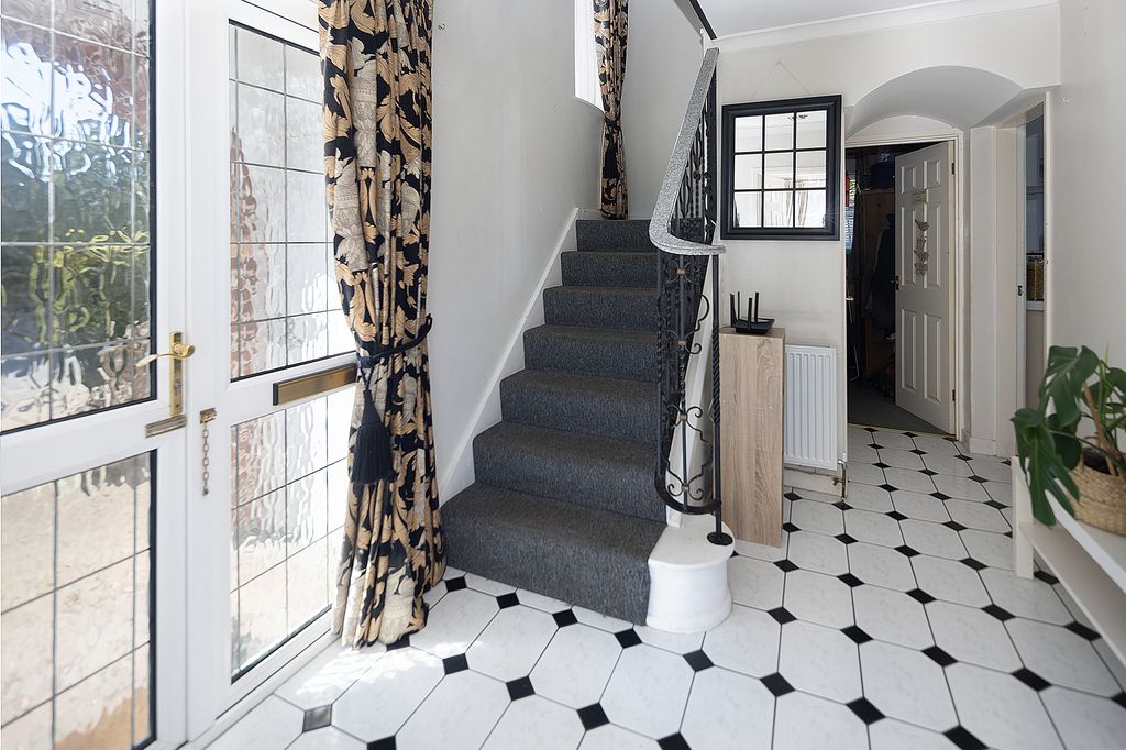 Property photo 2 of 29 Entrance Hall