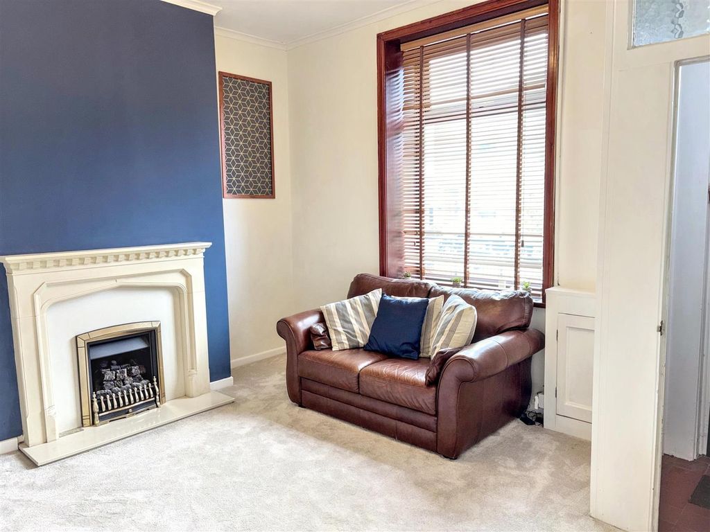 Property photo 2 of 10 20260719201603_20260719-Interior-11-Zkda7Dbfdnlzfq