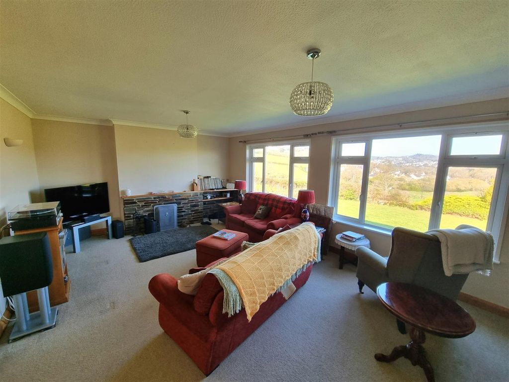 Property photo 2 of 12 Sitting Room.Jpg