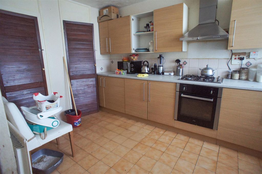 Property photo 1 of 7 Kitchen.Jpg