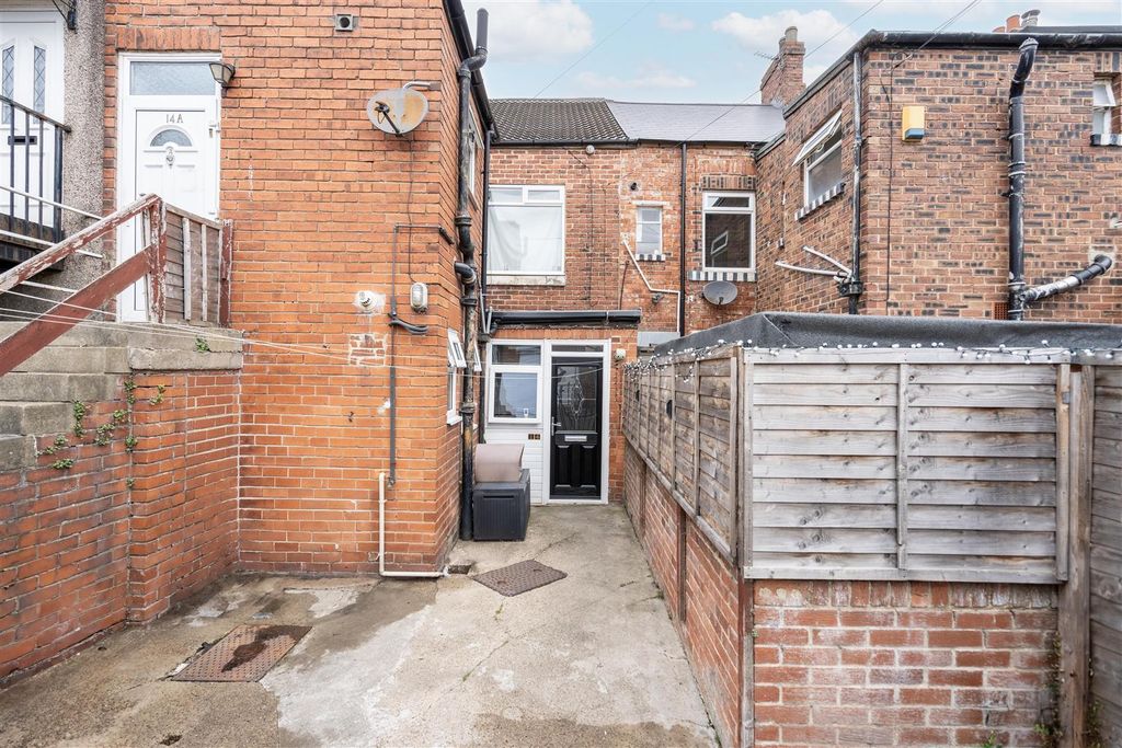 Property photo 1 of 8 External