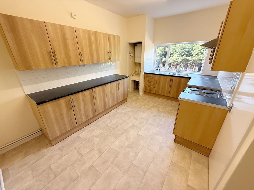 Property photo 3 of 6 Breakfast Kitchen