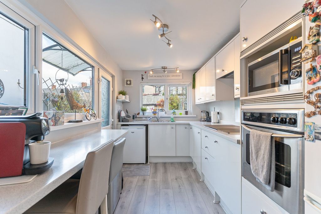 Property photo 2 of 22