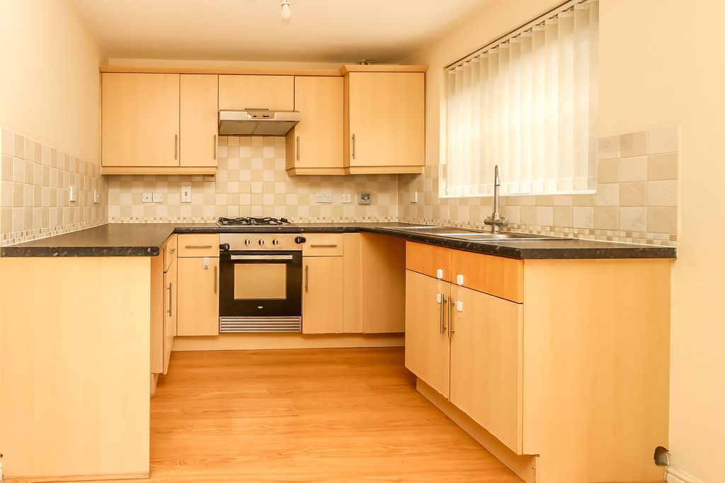 Property photo 2 of 9 Kitchen