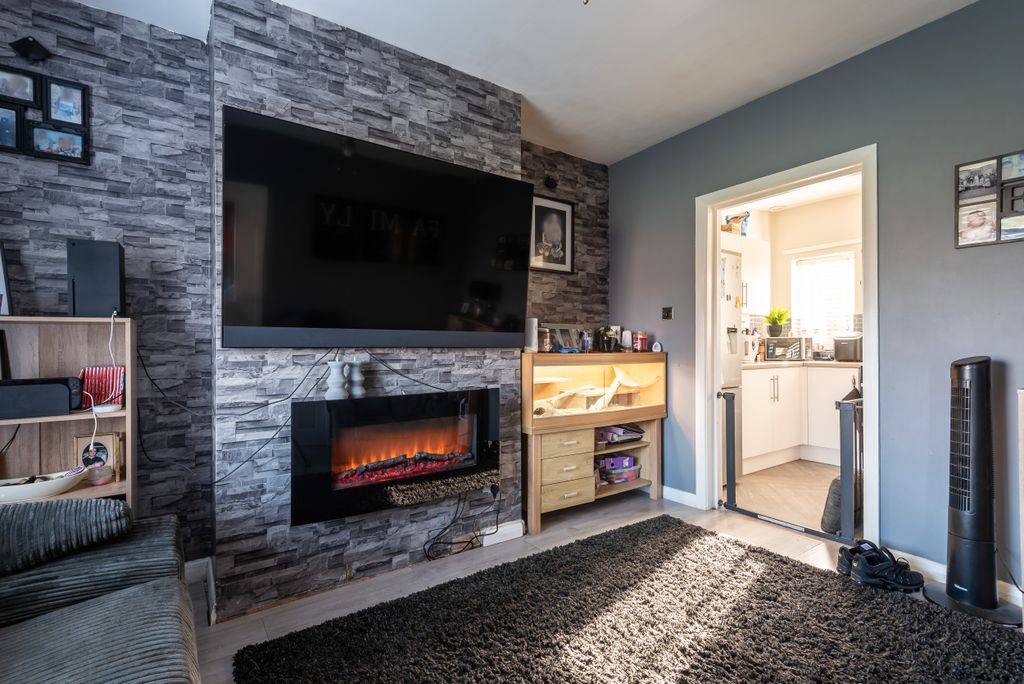 Property photo 3 of 28