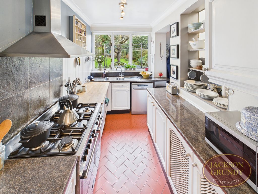 Property photo 2 of 31 Weedon Road