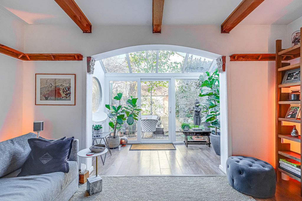 Property photo 3 of 32