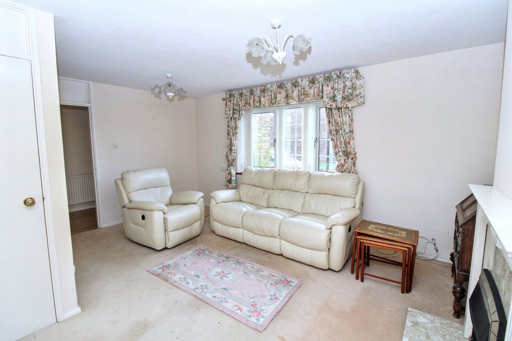 Property photo 3 of 22 Lounge