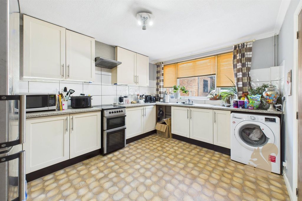 Property photo 2 of 14 Kitchen