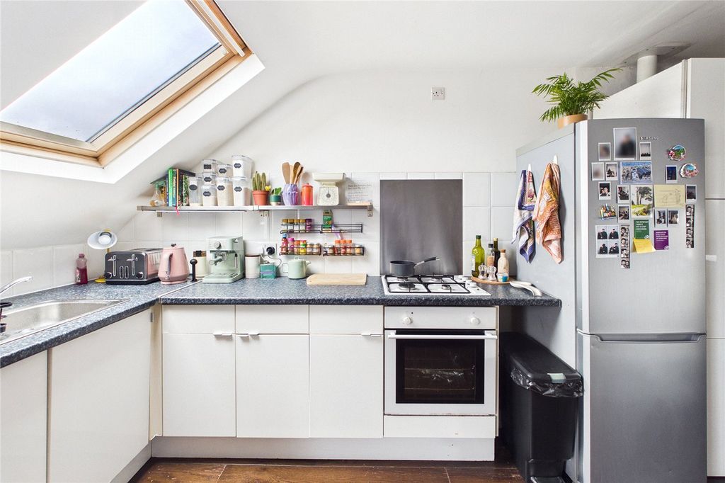 Property photo 2 of 12 Picture No. 10